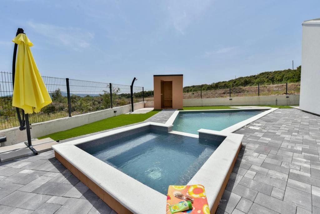 Villa Silente Sukosan Exterior photo